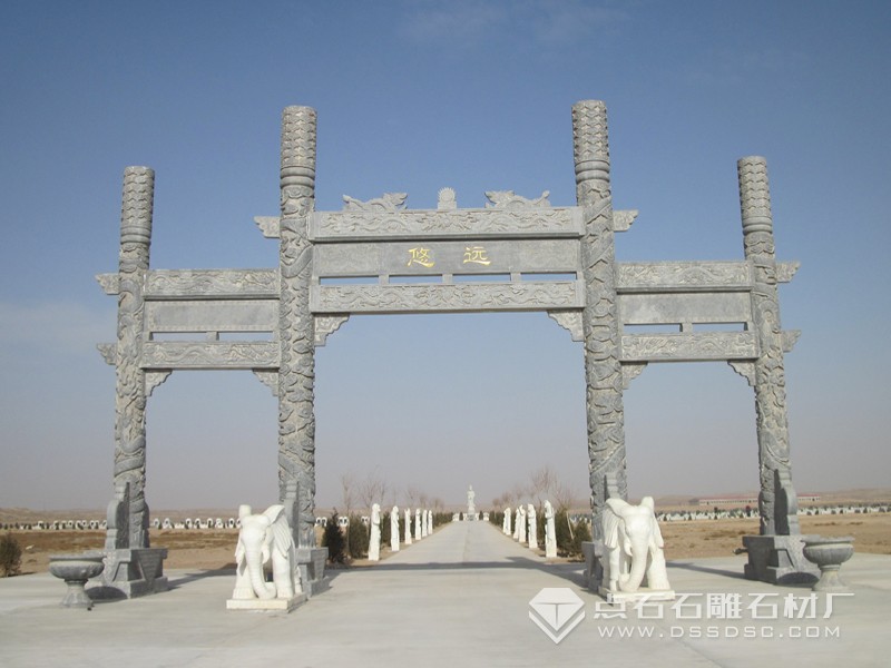 三门圆柱青石石牌坊