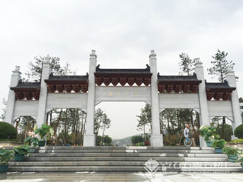 五门五楼石木混合结构牌坊