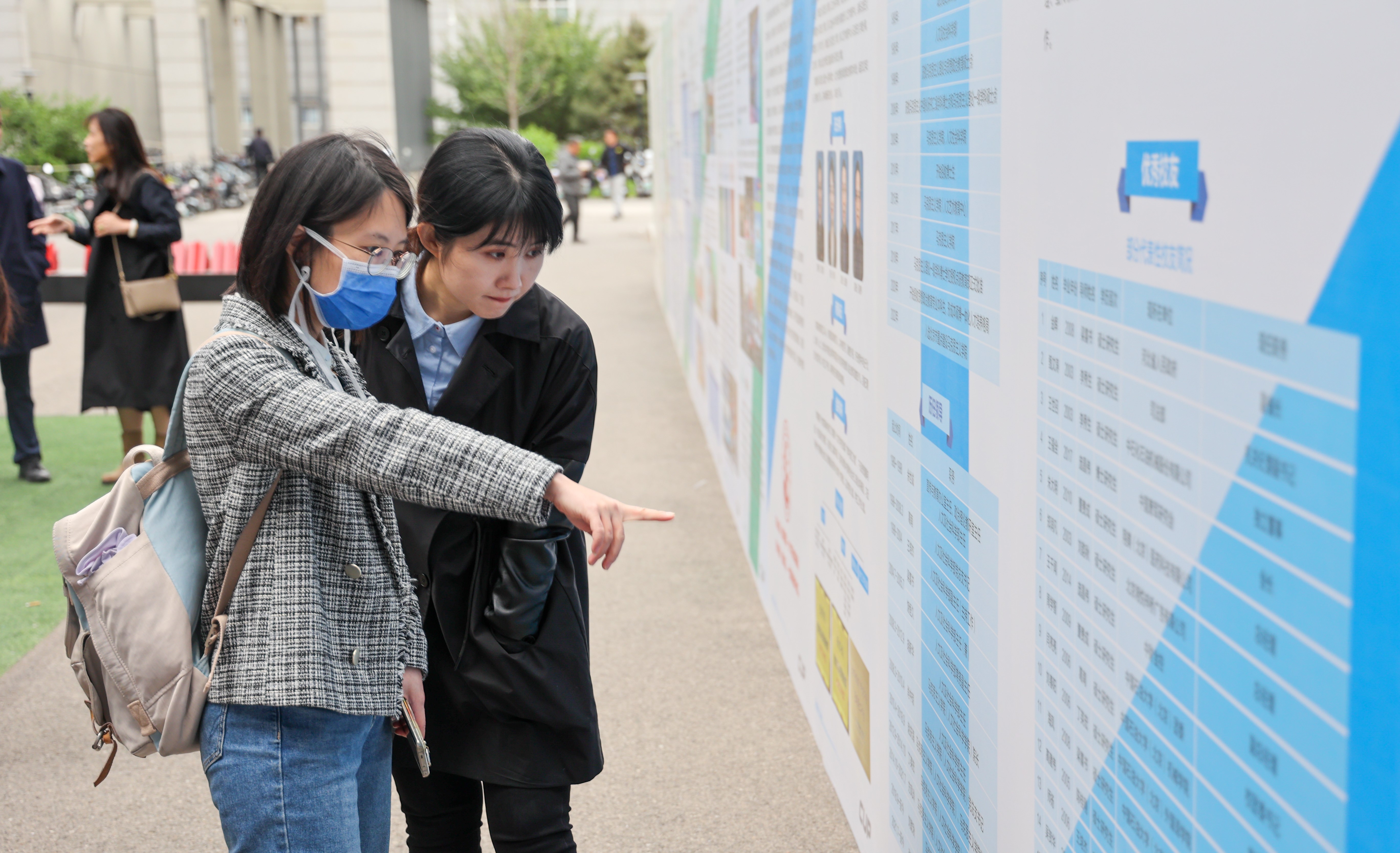 “奋进新时代 谱写新篇章”庆祝建校70周年生长成绩系列展.jpg