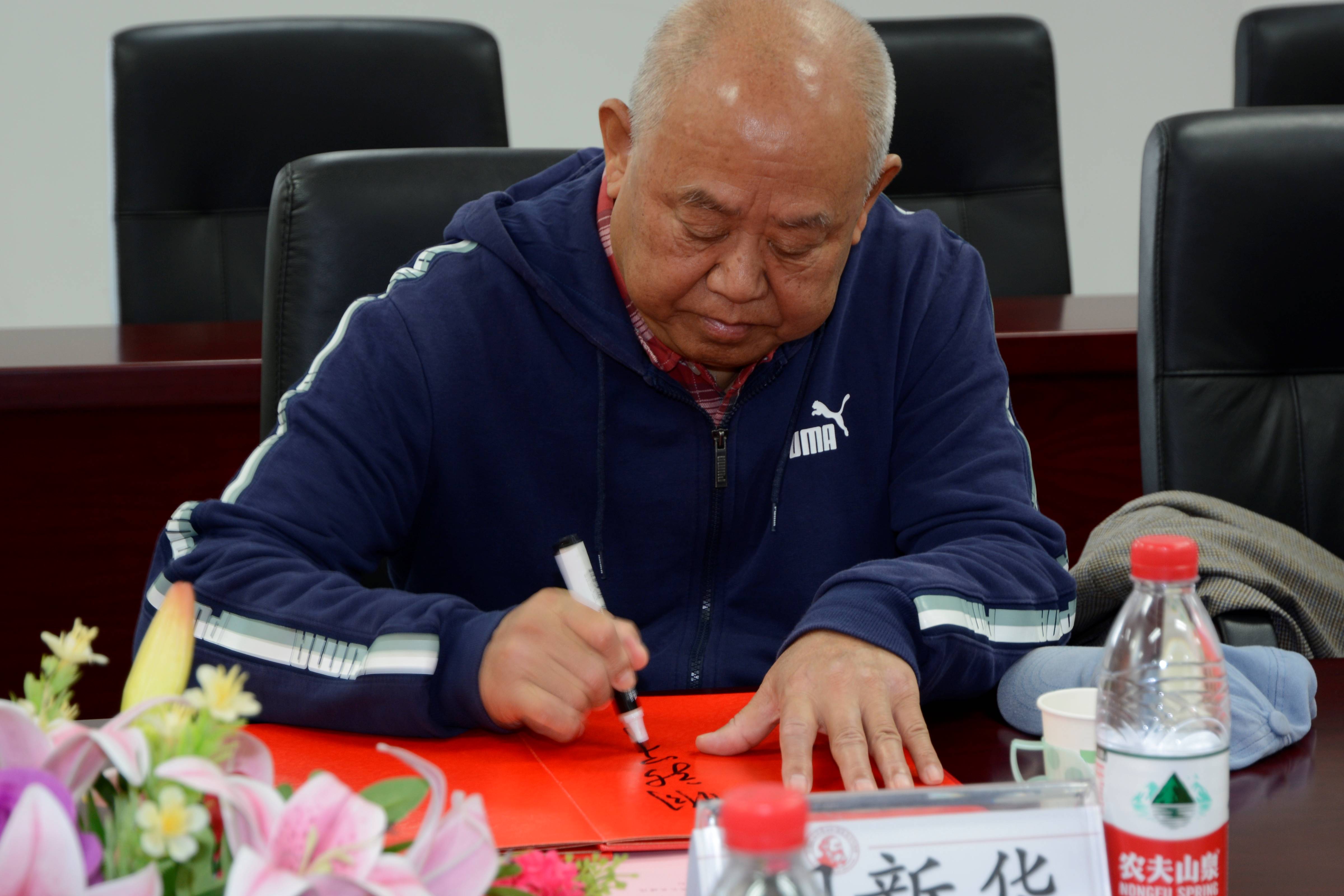 胡新华（。.jpg