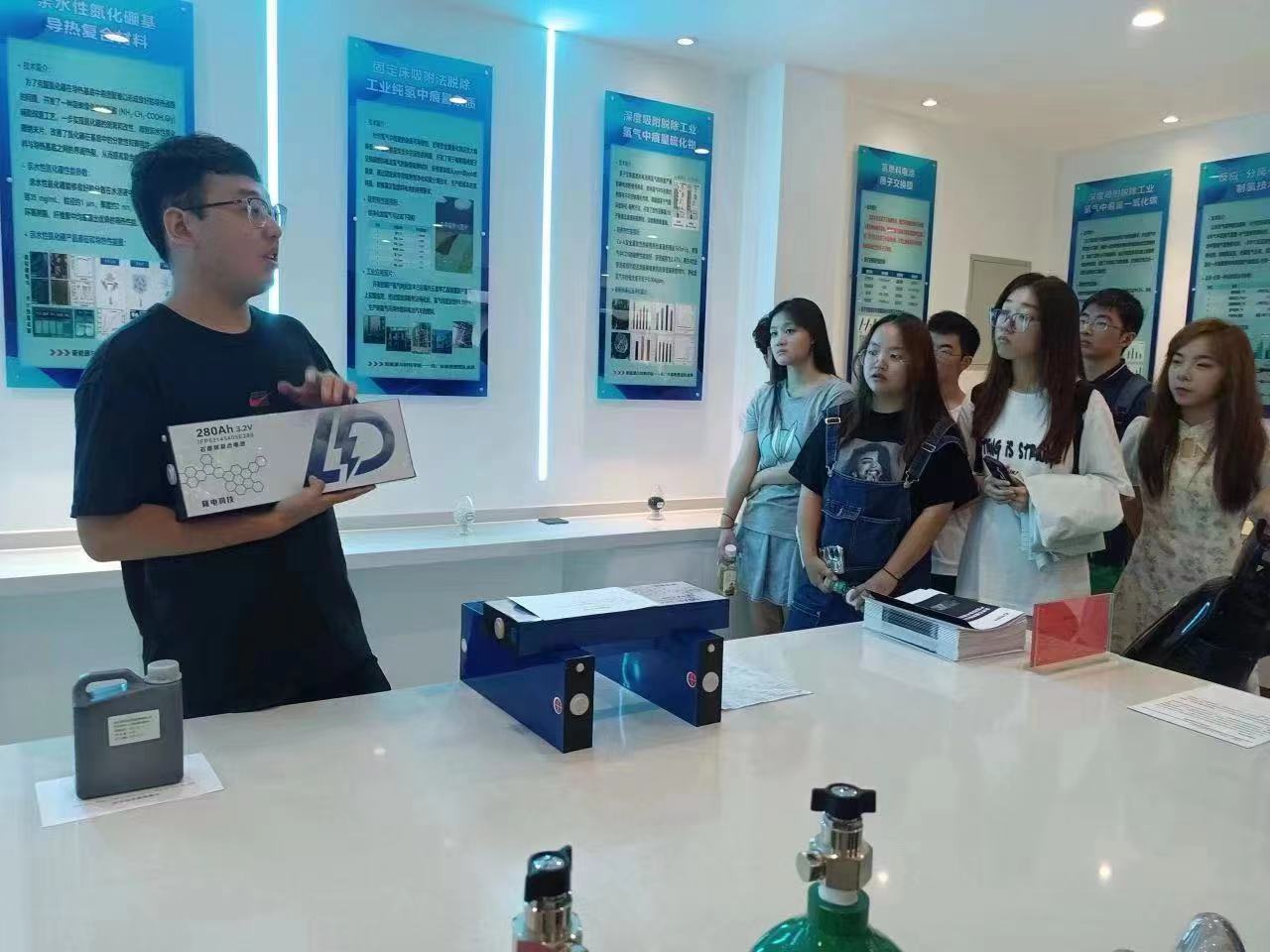 7.向本科生宣讲新型储能手艺.jpg
